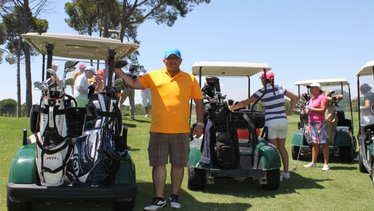 TEMMUZ SICAĞINDA GOLF AŞKI